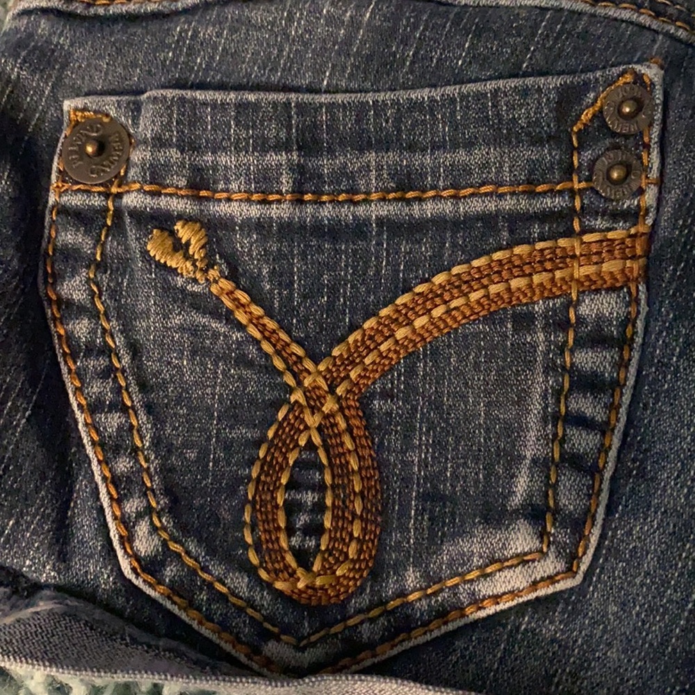 Shorts - Picture 3 of 4